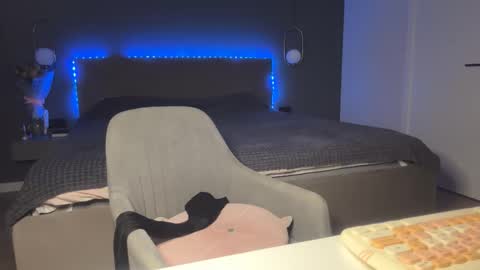 Kristi online show from 12/01/25, 04:17