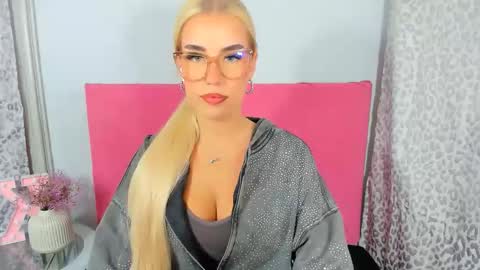 Snapshot of kristyflowers chatting on 10/21/25, 02:18 KristyFlowers online show from 10/21/25, 02:18