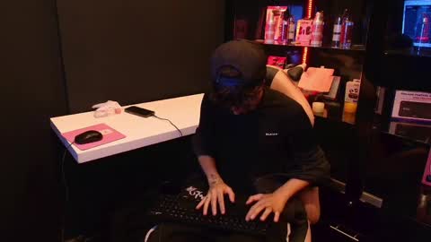 Snapshot of krown_nox chatting on 05/23/26, 02:32 krown_nox online show from 05/23/26, 02:32