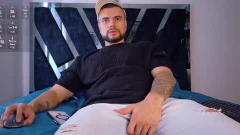 Kroy Wood online show from 10/01/25, 02:45