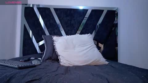 Kroy Wood online show from 11/01/25, 02:19