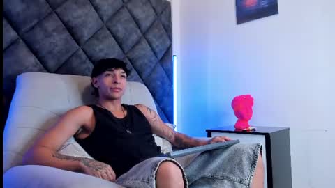 Snapshot of kroywave chatting on 07/08/26, 03:55 Kroy Wave Muscle Tattoos Latino online show from 07/08/26, 03:55