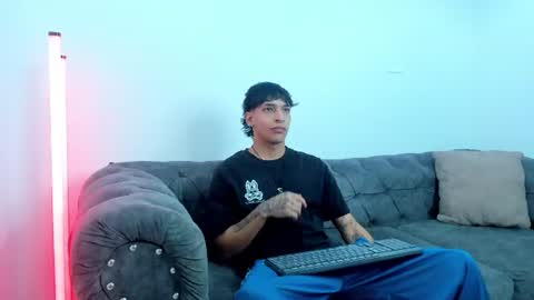 Snapshot of kroywave chatting on 07/15/26, 03:12 Kroy Wave Muscle Tattoos Latino online show from 07/15/26, 03:12