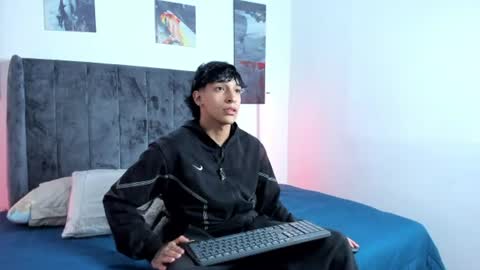 Snapshot of kroywave chatting on 07/17/26, 03:24 Kroy Wave Muscle Tattoos Latino online show from 07/17/26, 03:24