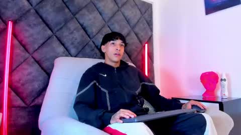 Snapshot of kroywave chatting on 08/05/26, 03:09 Kroy Wave Muscle Tattoos Latino online show from 08/05/26, 03:09