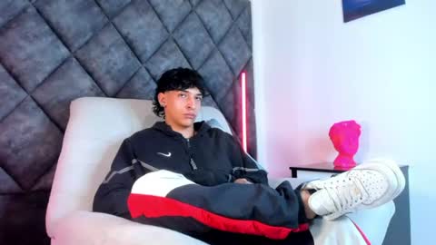 Snapshot of kroywave chatting on 08/06/26, 03:08 Kroy Wave Muscle Tattoos Latino online show from 08/06/26, 03:08
