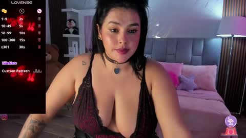 Snapshot of krysstal__ chatting on 02/25/25, 10:26 online show from 02/25/25, 10:26