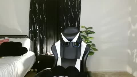 Krystal Blake online show from 05/03/26, 11:55