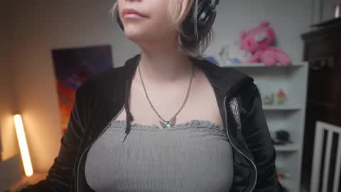 Snapshot of krystalsyxx chatting on 02/14/25, 09:10 Krystal Syx online show from 02/14/25, 09:10