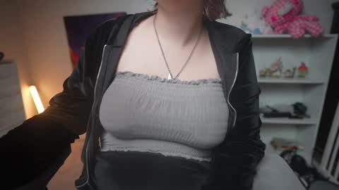 Snapshot of krystalsyxx chatting on 03/05/25, 02:36 Krystal Syx online show from 03/05/25, 02:36