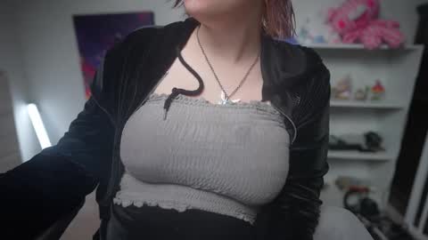 Snapshot of krystalsyxx chatting on 03/08/25, 08:14 Krystal Syx online show from 03/08/25, 08:14