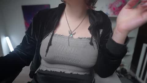 Snapshot of krystalsyxx chatting on 03/09/25, 03:01 Krystal Syx online show from 03/09/25, 03:01