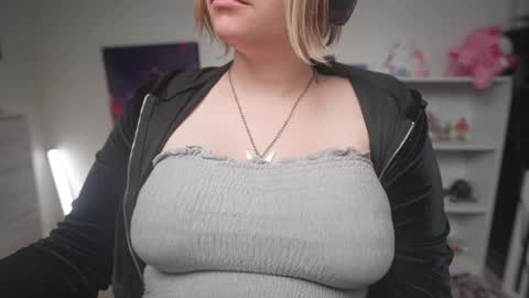 Snapshot of krystalsyxx chatting on 10/08/25, 10:51 Krystal Syx online show from 10/08/25, 10:51