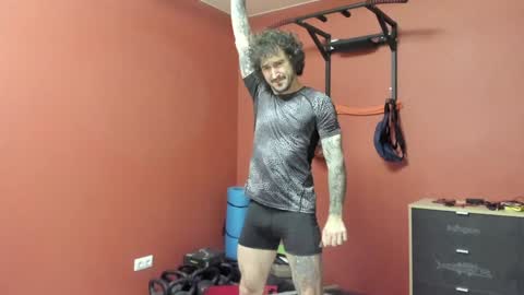 Snapshot of kumisboy chatting on 02/04/25, 12:11 Robert online show from 02/04/25, 12:11