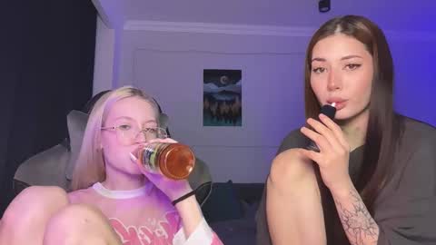 Bella and Alexandra online show from 03/25/26, 08:04