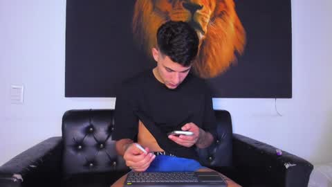 Snapshot of kyle_smithx chatting on 01/08/25, 12:06 kyle Smith online show from 01/08/25, 12:06