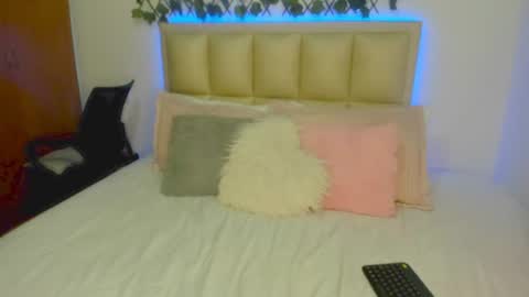 Snapshot of kyleesophia chatting on 07/23/26, 04:43 SOPHIA independent model online show from 07/23/26, 04:43