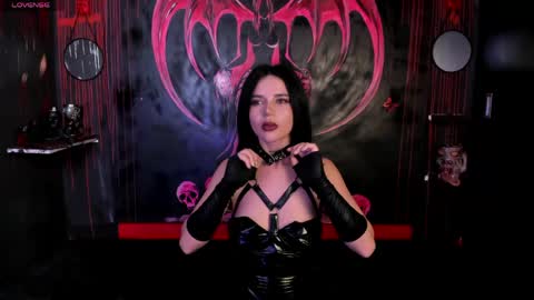 Snapshot of kylie_foxx1 chatting on 05/15/26, 10:50 submissive demon Please help me to reach 500 thumbs up online show from 05/15/26, 10:50