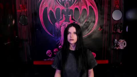 Snapshot of kylie_foxx1 chatting on 06/26/26, 01:32 submissive demon Please help me to reach 500 thumbs up online show from 06/26/26, 01:32