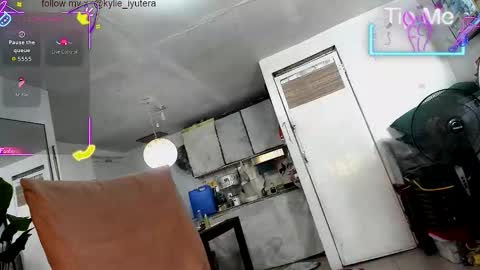 kylie online show from 09/24/25, 02:04