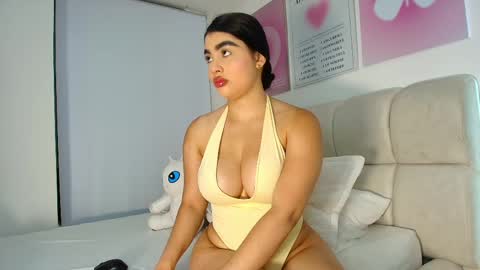 Snapshot of kylie_jenn2 chatting on 05/28/26, 05:49 kylie jenn2 online show from 05/28/26, 05:49