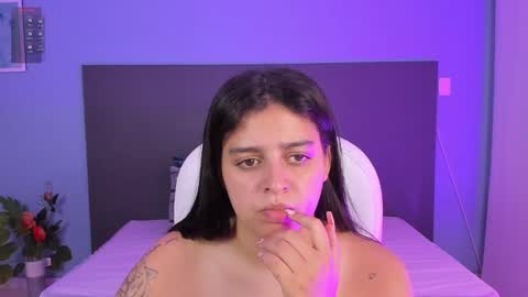 Snapshot of kylie_reyes chatting on 12/10/24, 08:05 Kylie Reyes  online show from 12/10/24, 08:05