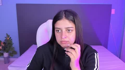 Snapshot of kylie_reyes chatting on 01/13/25, 07:21 Kylie Reyes  online show from 01/13/25, 07:21