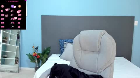 Snapshot of kylie_reyes chatting on 09/17/25, 07:48 Kylie Reyes  online show from 09/17/25, 07:48