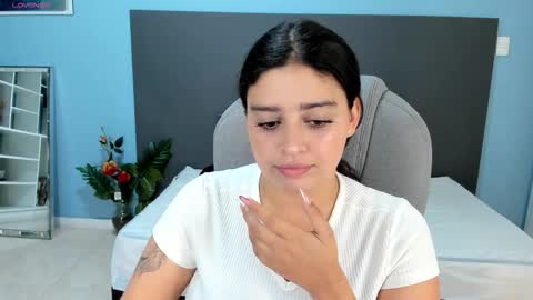 Snapshot of kylie_reyes chatting on 09/19/25, 07:25 Kylie Reyes  online show from 09/19/25, 07:25