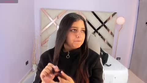 Kylie Reyes  online show from 12/01/25, 07:08