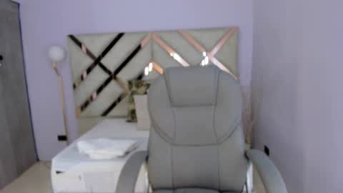 Kylie Reyes  online show from 12/22/25, 07:22