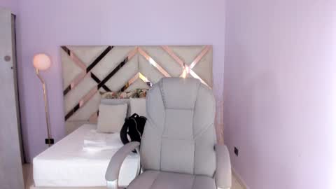 Kylie Reyes  online show from 06/23/26, 07:23