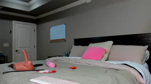 Kylie online show from 10/07/25, 01:52