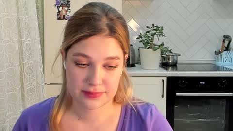 Snapshot of kylieblond chatting on 12/17/24, 04:43 Din online show from 12/17/24, 04:43