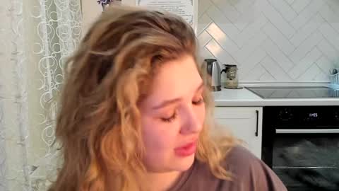 Snapshot of kylieblond chatting on 01/19/25, 08:41 Din online show from 01/19/25, 08:41