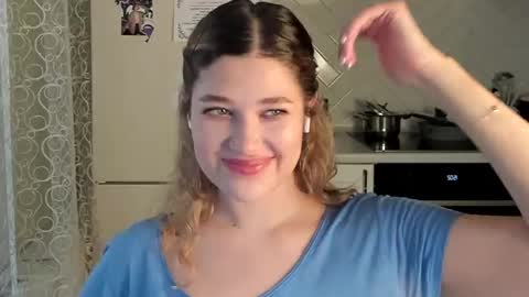 Snapshot of kylieblond chatting on 02/15/25, 12:01 Din online show from 02/15/25, 12:01