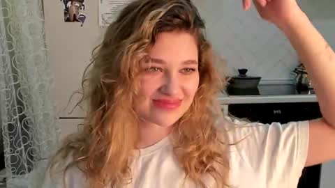 Snapshot of kylieblond chatting on 02/22/25, 08:42 Din online show from 02/22/25, 08:42