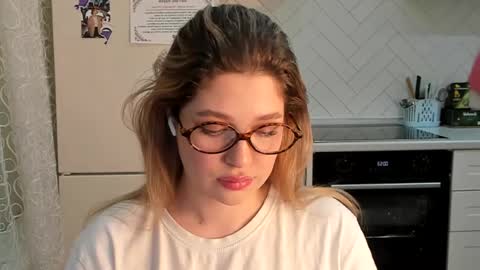 Snapshot of kylieblond chatting on 02/24/25, 09:52 Din online show from 02/24/25, 09:52