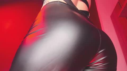 K Y L I E online show from 10/10/25, 08:08