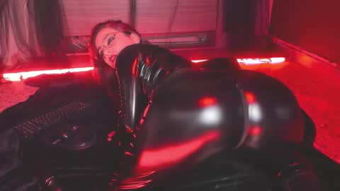 K Y L I E online show from 11/04/25, 08:19