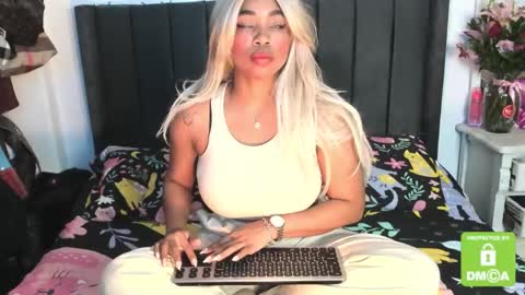 kylie white boobs online show from 03/11/25, 08:20