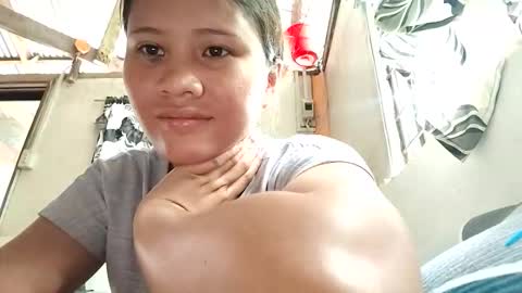 Snapshot of kyliexx98 chatting on 10/08/25, 01:47 kylie online show from 10/08/25, 01:47