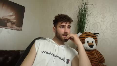 Snapshot of kyloeast chatting on 04/24/26, 04:48 KyloEast online show from 04/24/26, 04:48
