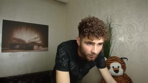 Snapshot of kyloeast chatting on 05/03/26, 04:40 KyloEast online show from 05/03/26, 04:40