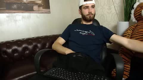 KyloEast online show from 06/04/26, 04:18