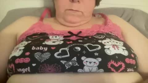 Snapshot of kylorencat chatting on 12/25/24, 01:20 KYLO online show from 12/25/24, 01:20