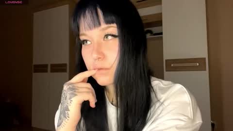 Eva online show from 10/27/25, 07:34