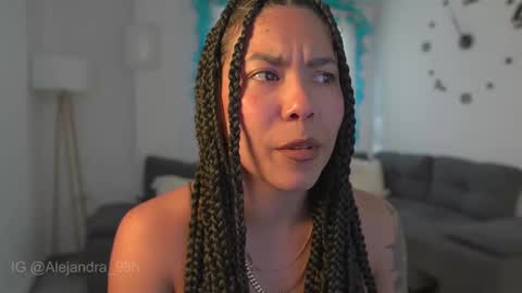 schedule 300 pm - 1100pm colombia time online show from 12/16/25, 10:04