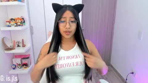 Snapshot of kyy_isa chatting on 09/26/25, 03:43 IG online show from 09/26/25, 03:43