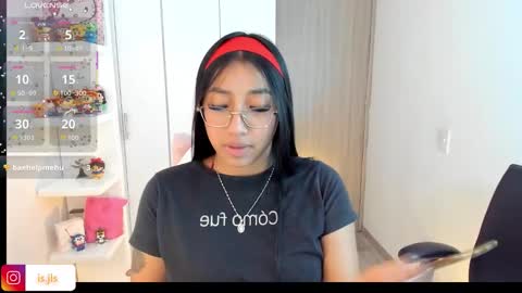 Snapshot of kyy_isa chatting on 10/15/25, 04:12 IG online show from 10/15/25, 04:12